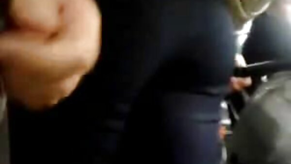 Пулената русокоса Маја Хилс го вози Крис Строукс со нејзината избричена пичка